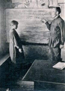 Урок математики в туземной школе. Кон. 1920-х гг.