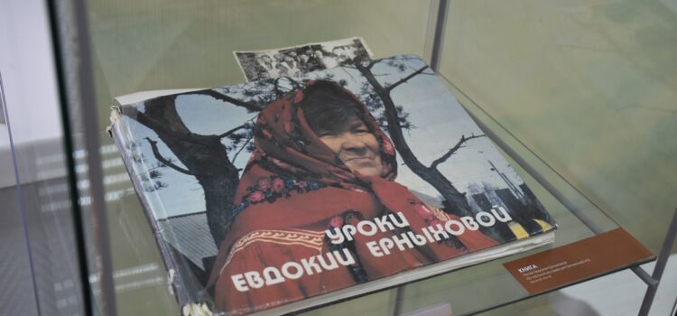 Выставка «Когда лебеди прилетели» памяти Евдокии Белявской открылась 28 апреля
